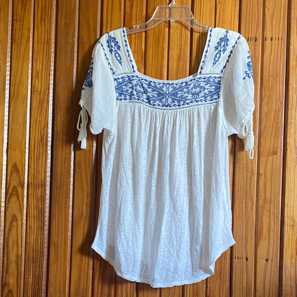 Lucky Brand Linen Cream and Navy Embroidered Folk Peasant Top - Picture 4 of 7